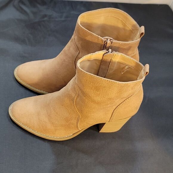 EXPRESS BLOCK HEEL POINTED TOE SLIP-ON WOMEN"S BOOTIE - Picture 5 of 15